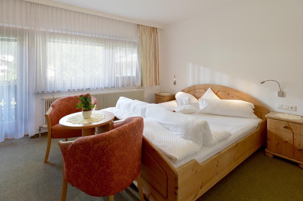 Gaestehaus Ahornblick Майргофен Номер фото