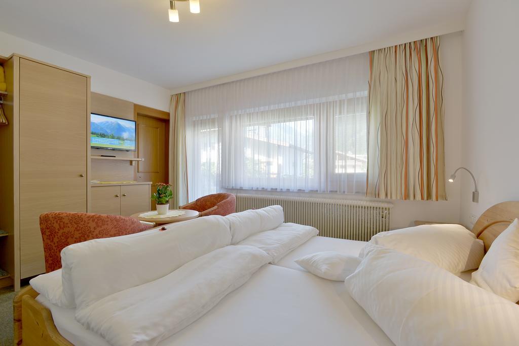 Gaestehaus Ahornblick Майргофен Номер фото